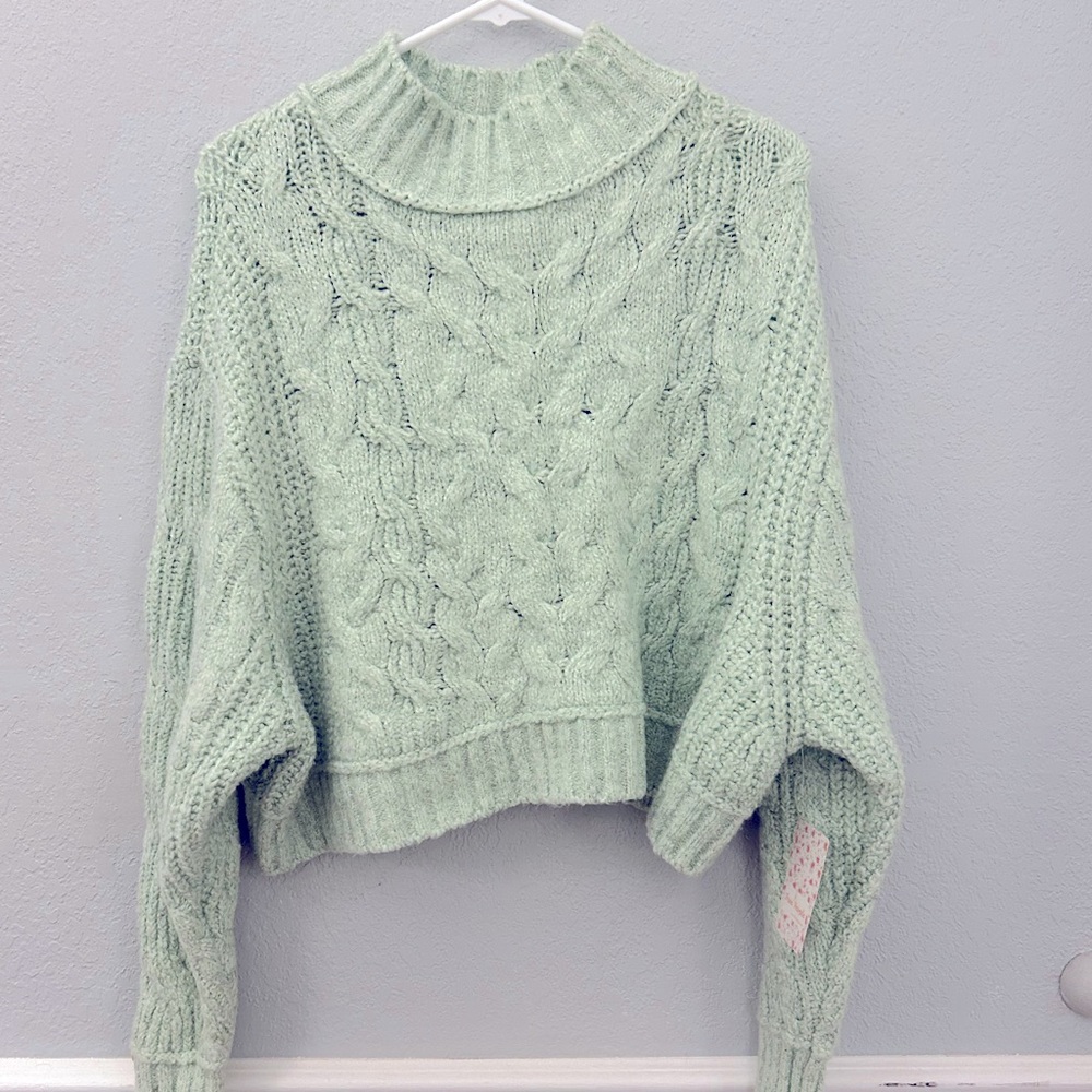 NWT Free People Merry Go Round Misty Fog Crop Cable Knit Sweater, medium